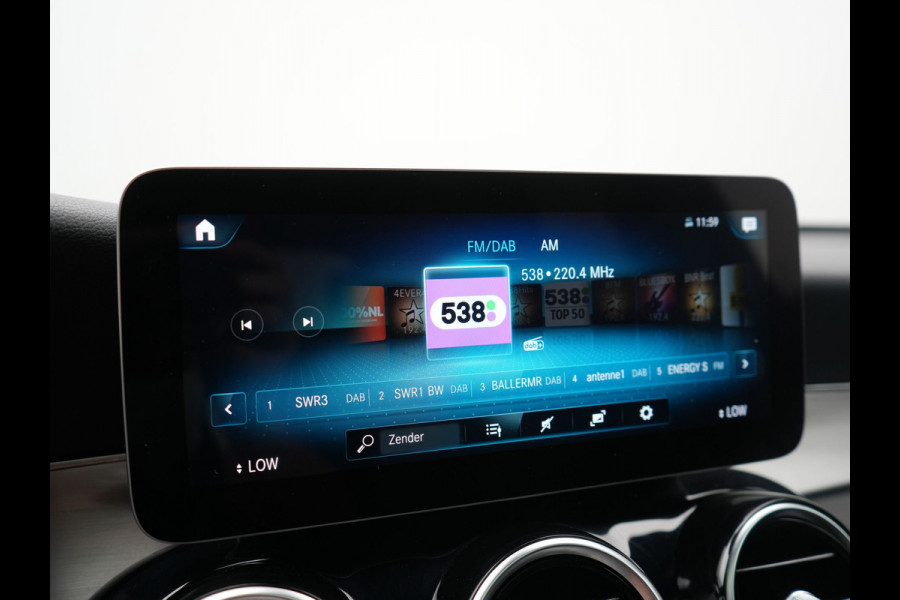 Mercedes-Benz GLC 300e 4MATIC Business Solution AMG PHEV 313pk Dealer O.H. | Panodak | Head Up | Camera | Alcantara Sportstoelen Verwarmd | Sfeerverlichting | Keyless | Blis | Apple Carplay | Cruise Control | Navigatie | DAB | Plug In Hybrid |