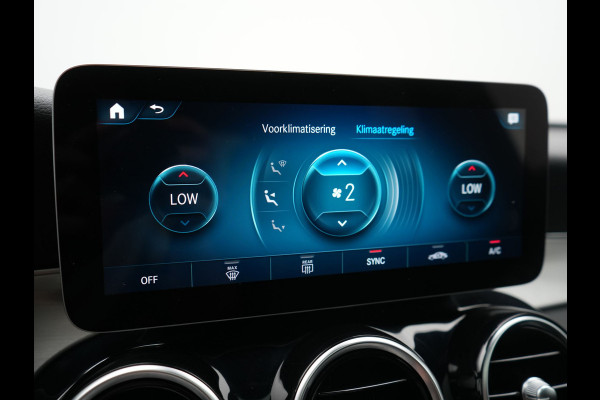 Mercedes-Benz GLC 300e 4MATIC Business Solution AMG PHEV 313pk Dealer O.H. | Panodak | Head Up | Camera | Alcantara Sportstoelen Verwarmd | Sfeerverlichting | Keyless | Blis | Apple Carplay | Cruise Control | Navigatie | DAB | Plug In Hybrid |