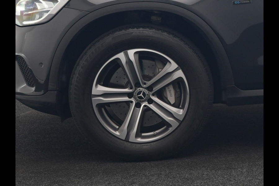 Mercedes-Benz GLC 300e 4MATIC Business Solution AMG PHEV 313pk Dealer O.H. | Panodak | Head Up | Camera | Alcantara Sportstoelen Verwarmd | Sfeerverlichting | Keyless | Blis | Apple Carplay | Cruise Control | Navigatie | DAB | Plug In Hybrid |