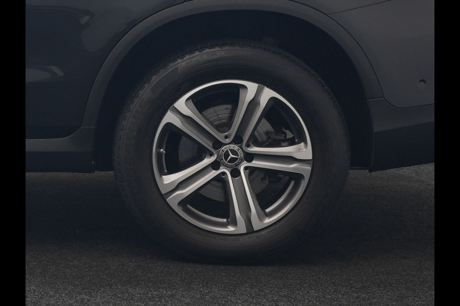 Mercedes-Benz GLC 300e 4MATIC Business Solution AMG PHEV 313pk Dealer O.H. | Panodak | Head Up | Camera | Alcantara Sportstoelen Verwarmd | Sfeerverlichting | Keyless | Blis | Apple Carplay | Cruise Control | Navigatie | DAB | Plug In Hybrid |