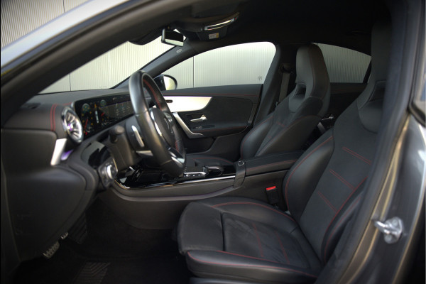 Mercedes-Benz CLA-Klasse 180 Business Solution AMG | Stoelverwarming | Parkeersensoren | Navigatie | Cruise Control | Ambiance Verlichting | Keyless | Camera | Climate Control
