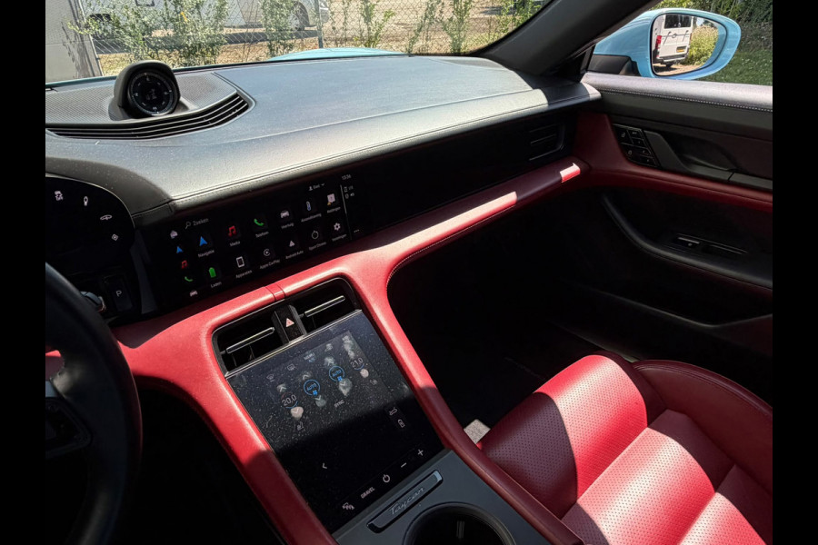 Porsche Taycan Cross Turismo 4S 93 kWh | 4 Wiel besturing | Bose | Camera | Ijsblauw Metallic | 490PK