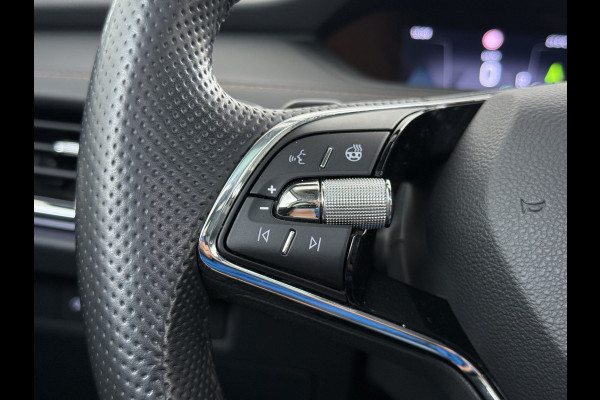 Škoda ENYAQ iV Pano.Dak Leer 20" Stuur+Stoel+Achterb.-Verwarmd 3-Zone Ecc Navi Apple Carplay Android Auto Draadloze Telefoonlader iV 60 SOH 90.6% Elek.Achterklep Privacy Glas Lmv Led Pdc Isofix DAB Lane Assist Dealeronderhouden Origineel Nederlandse Auto Zeer Compleet