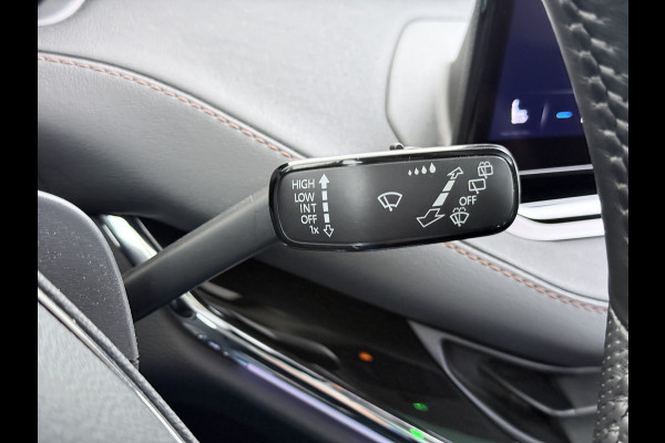 Škoda ENYAQ iV Pano.Dak Leer 20" Stuur+Stoel+Achterb.-Verwarmd 3-Zone Ecc Navi Apple Carplay Android Auto Draadloze Telefoonlader iV 60 SOH 90.6% Elek.Achterklep Privacy Glas Lmv Led Pdc Isofix DAB Lane Assist Dealeronderhouden Origineel Nederlandse Auto Zeer Compleet