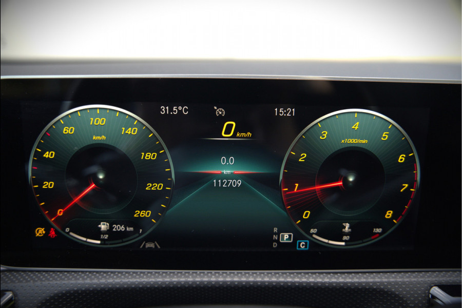 Mercedes-Benz CLA-Klasse 180 Business Solution AMG | Stoelverwarming | Parkeersensoren | Navigatie | Cruise Control | Ambiance Verlichting | Keyless | Camera | Climate Control