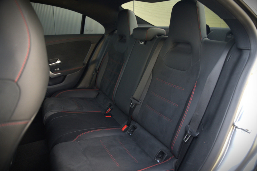Mercedes-Benz CLA-Klasse 180 Business Solution AMG | Stoelverwarming | Parkeersensoren | Navigatie | Cruise Control | Ambiance Verlichting | Keyless | Camera | Climate Control