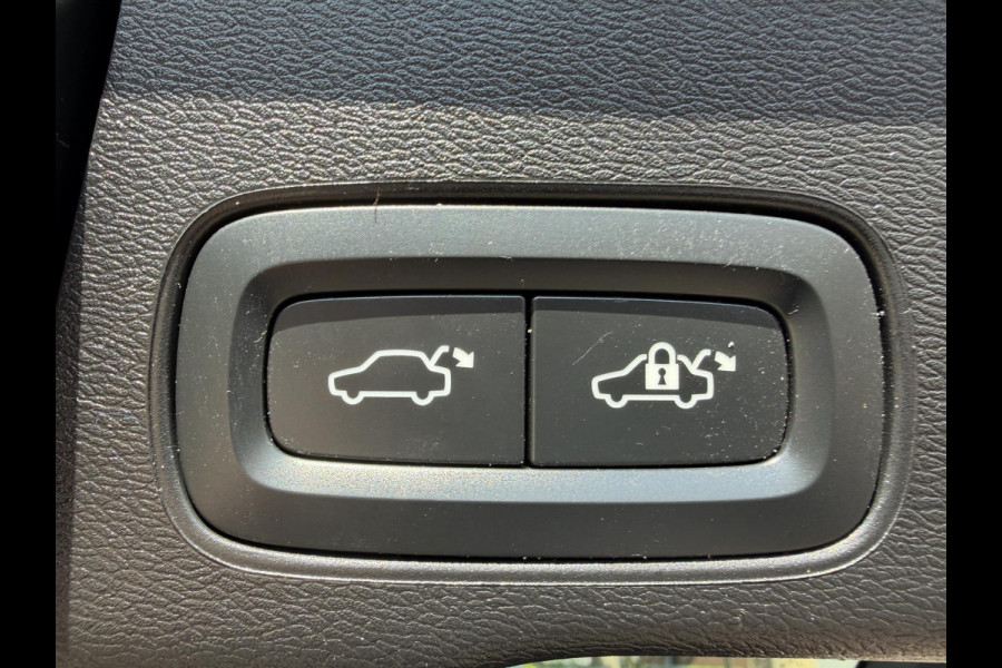 Volvo XC60 2.0 T8 Plug-in hybrid AWD Ultra Dark T8 12 MND. BOVAG GARANTIE | HEAD UP | PANORAMA DAK | ACHTERUITRIJ CAMERA | BOWERS & WILKINS | MEM. SEATS | STOEL+STUUR VERWARMING |