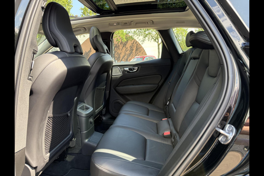 Volvo XC60 2.0 T8 Plug-in hybrid AWD Ultra Dark T8 12 MND. BOVAG GARANTIE | HEAD UP | PANORAMA DAK | ACHTERUITRIJ CAMERA | BOWERS & WILKINS | MEM. SEATS | STOEL+STUUR VERWARMING |