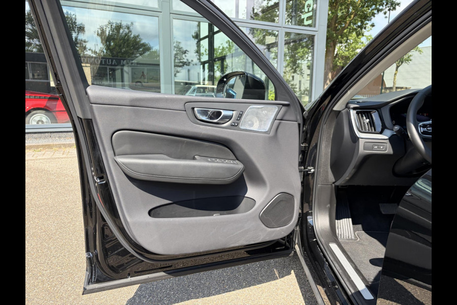 Volvo XC60 2.0 T8 Plug-in hybrid AWD Ultra Dark T8 12 MND. BOVAG GARANTIE | HEAD UP | PANORAMA DAK | ACHTERUITRIJ CAMERA | BOWERS & WILKINS | MEM. SEATS | STOEL+STUUR VERWARMING |