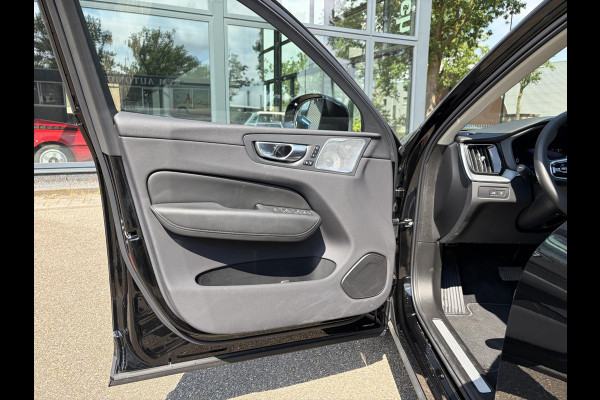 Volvo XC60 2.0 T8 Plug-in hybrid AWD Ultra Dark T8 12 MND. BOVAG GARANTIE | HEAD UP | PANORAMA DAK | ACHTERUITRIJ CAMERA | BOWERS & WILKINS | MEM. SEATS | STOEL+STUUR VERWARMING |