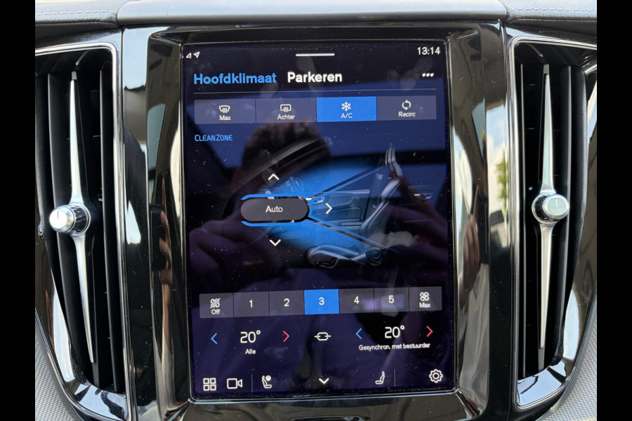 Volvo XC60 2.0 T8 Plug-in hybrid AWD Ultra Dark T8 12 MND. BOVAG GARANTIE | HEAD UP | PANORAMA DAK | ACHTERUITRIJ CAMERA | BOWERS & WILKINS | MEM. SEATS | STOEL+STUUR VERWARMING |