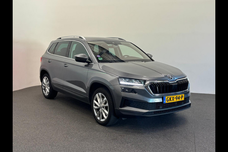 Škoda Karoq 1.5 TSI 150pk DSG Style Navigatie Apple Carplay/Android Auto Parkeersensoren Camera Adaptive Cruise Control Elektrische achterklep Wegklapbare trekhaak Stoel- en stuurverwarming Ledverlichting Virtual Cockpit Climate Control