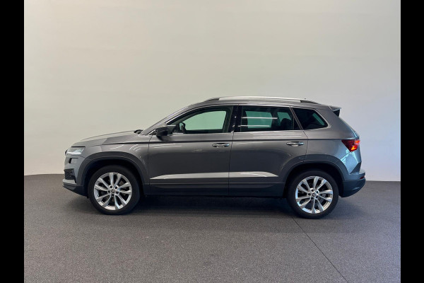 Škoda Karoq 1.5 TSI 150pk DSG Style Navigatie Apple Carplay/Android Auto Parkeersensoren Camera Adaptive Cruise Control Elektrische achterklep Wegklapbare trekhaak Stoel- en stuurverwarming Ledverlichting Virtual Cockpit Climate Control