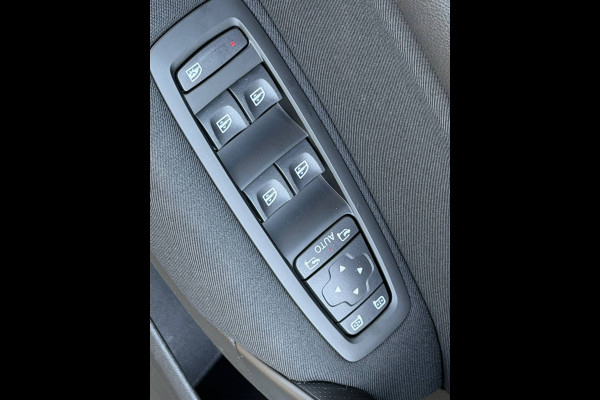 Renault Mégane Estate 1.6 E-Tech Plug-In Hybrid 160 Business Zen | Carplay/Android | PDC voor en achter | Climate | Cruise control | Lane assis
