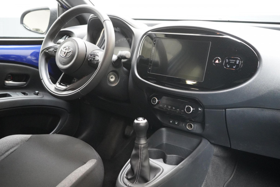 Toyota Aygo X 1.0 VVT-i MT Play | Carplay | Stoelverwarming | Achteruitrijcamera | Lm velgen