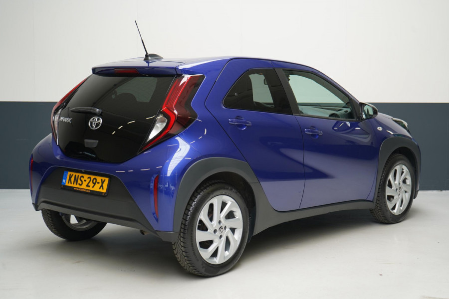 Toyota Aygo X 1.0 VVT-i MT Play | Carplay | Stoelverwarming | Achteruitrijcamera | Lm velgen