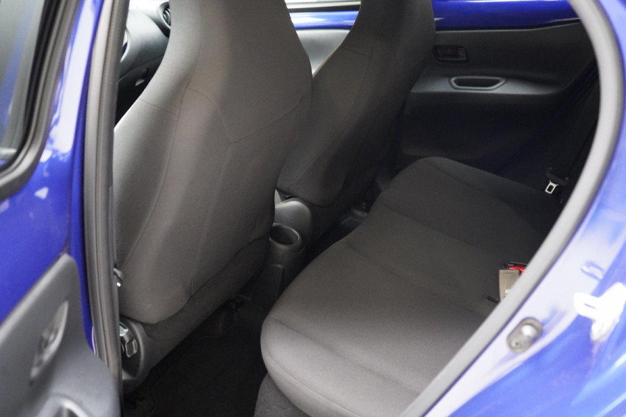 Toyota Aygo X 1.0 VVT-i MT Play | Carplay | Stoelverwarming | Achteruitrijcamera | Lm velgen