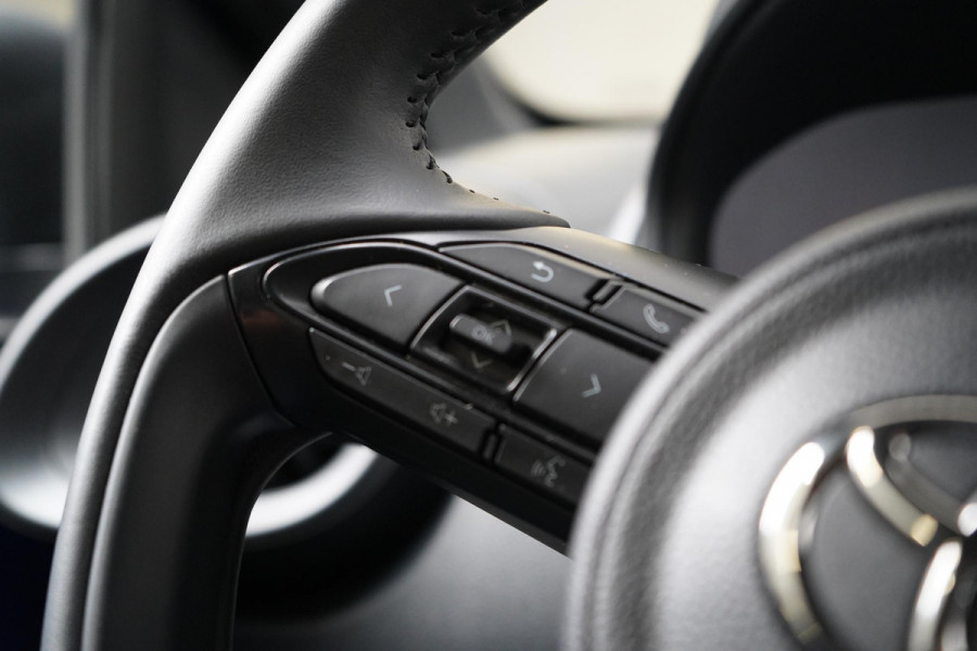 Toyota Aygo X 1.0 VVT-i MT Play | Carplay | Stoelverwarming | Achteruitrijcamera | Lm velgen