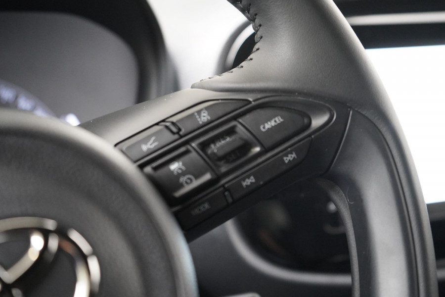 Toyota Aygo X 1.0 VVT-i MT Play | Carplay | Stoelverwarming | Achteruitrijcamera | Lm velgen