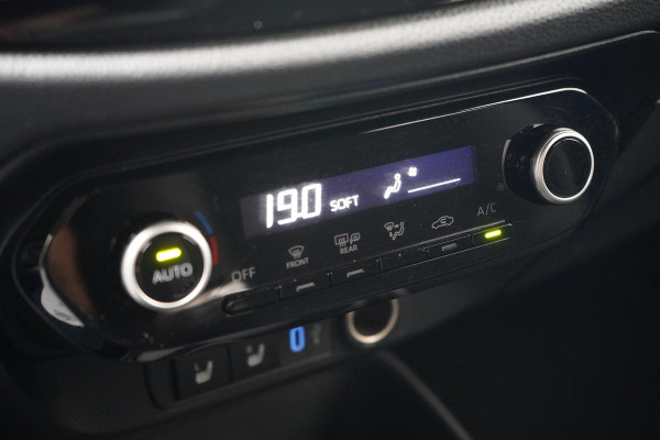 Toyota Aygo X 1.0 VVT-i MT Play | Carplay | Stoelverwarming | Achteruitrijcamera | Lm velgen
