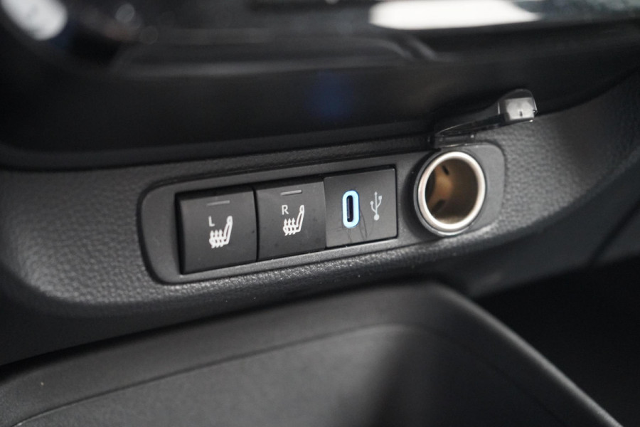 Toyota Aygo X 1.0 VVT-i MT Play | Carplay | Stoelverwarming | Achteruitrijcamera | Lm velgen