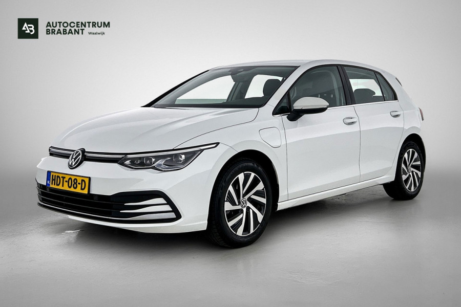 Volkswagen Golf 1.4 eHybrid Style (Goed ondH, Digitale Dash, StoelV, Stoel massage, SfeerV, Navi, Carplay, Parkeersensoren, ETc)