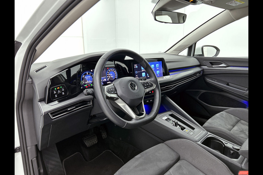 Volkswagen Golf 1.4 eHybrid Style (Goed ondH, Digitale Dash, StoelV, Stoel massage, SfeerV, Navi, Carplay, Parkeersensoren, ETc)