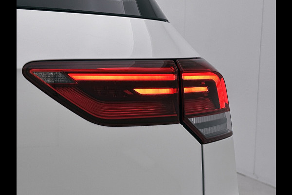 Volkswagen Golf 1.4 eHybrid Style (Goed ondH, Digitale Dash, StoelV, Stoel massage, SfeerV, Navi, Carplay, Parkeersensoren, ETc)