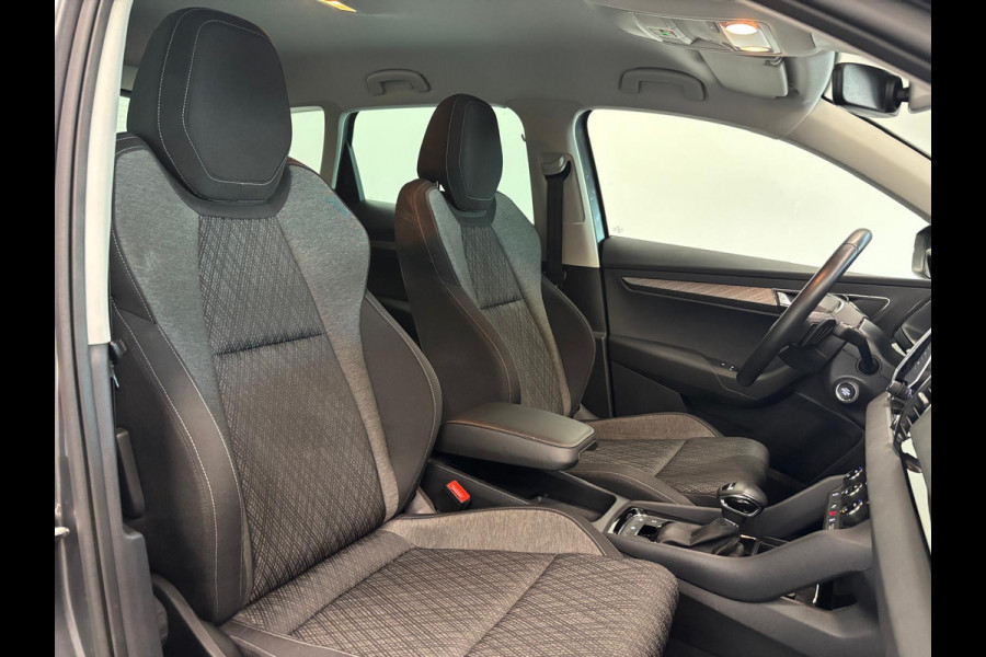 Škoda Karoq 1.5 TSI 150pk DSG Style Navigatie Apple Carplay/Android Auto Parkeersensoren Camera Adaptive Cruise Control Elektrische achterklep Wegklapbare trekhaak Stoel- en stuurverwarming Ledverlichting Virtual Cockpit Climate Control