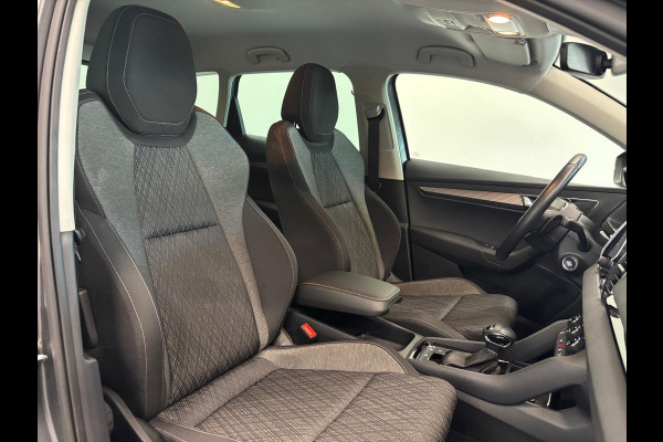 Škoda Karoq 1.5 TSI 150pk DSG Style Navigatie Apple Carplay/Android Auto Parkeersensoren Camera Adaptive Cruise Control Elektrische achterklep Wegklapbare trekhaak Stoel- en stuurverwarming Ledverlichting Virtual Cockpit Climate Control
