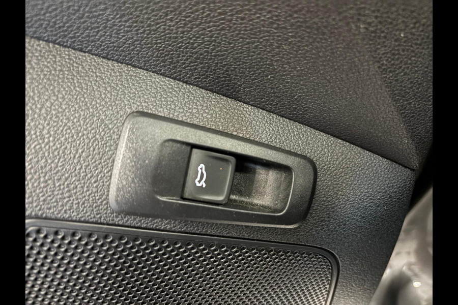 Škoda Karoq 1.5 TSI 150pk DSG Style Navigatie Apple Carplay/Android Auto Parkeersensoren Camera Adaptive Cruise Control Elektrische achterklep Wegklapbare trekhaak Stoel- en stuurverwarming Ledverlichting Virtual Cockpit Climate Control