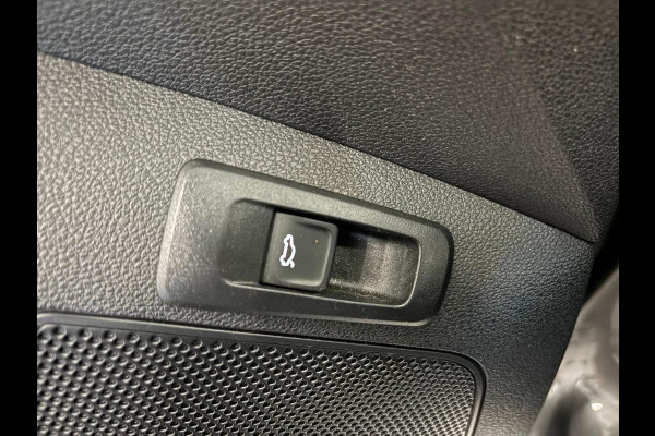 Škoda Karoq 1.5 TSI 150pk DSG Style Navigatie Apple Carplay/Android Auto Parkeersensoren Camera Adaptive Cruise Control Elektrische achterklep Wegklapbare trekhaak Stoel- en stuurverwarming Ledverlichting Virtual Cockpit Climate Control