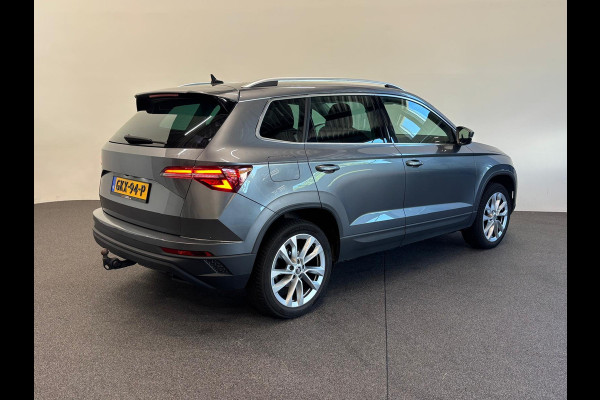 Škoda Karoq 1.5 TSI 150pk DSG Style Navigatie Apple Carplay/Android Auto Parkeersensoren Camera Adaptive Cruise Control Elektrische achterklep Wegklapbare trekhaak Stoel- en stuurverwarming Ledverlichting Virtual Cockpit Climate Control