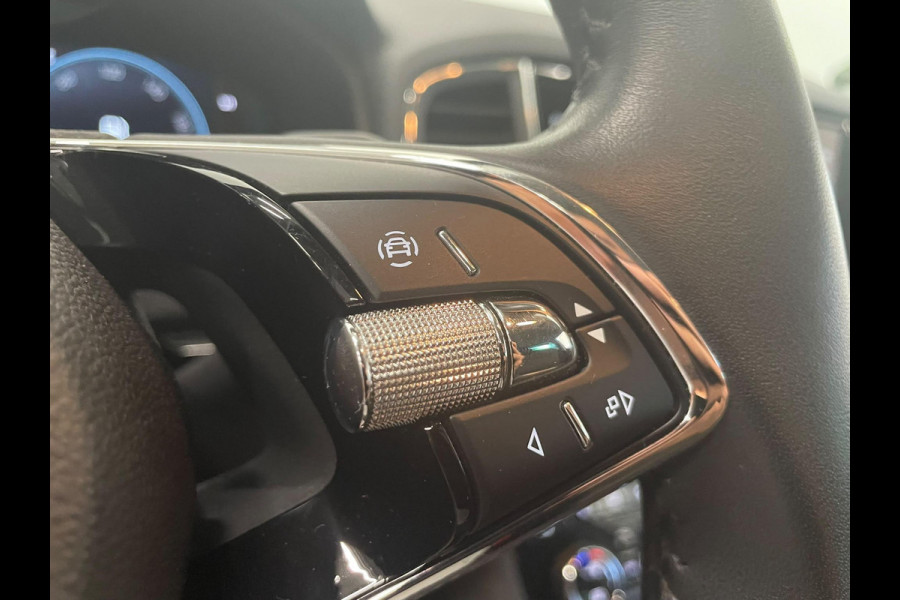 Škoda Karoq 1.5 TSI 150pk DSG Style Navigatie Apple Carplay/Android Auto Parkeersensoren Camera Adaptive Cruise Control Elektrische achterklep Wegklapbare trekhaak Stoel- en stuurverwarming Ledverlichting Virtual Cockpit Climate Control