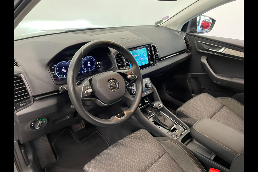 Škoda Karoq 1.5 TSI 150pk DSG Style Navigatie Apple Carplay/Android Auto Parkeersensoren Camera Adaptive Cruise Control Elektrische achterklep Wegklapbare trekhaak Stoel- en stuurverwarming Ledverlichting Virtual Cockpit Climate Control