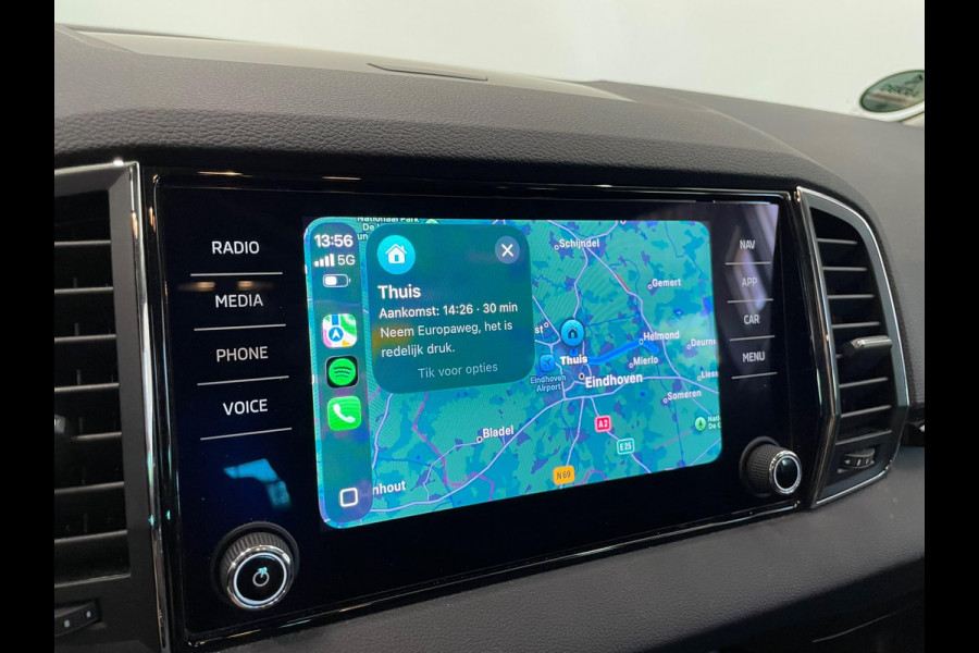 Škoda Karoq 1.5 TSI 150pk DSG Style Navigatie Apple Carplay/Android Auto Parkeersensoren Camera Adaptive Cruise Control Elektrische achterklep Wegklapbare trekhaak Stoel- en stuurverwarming Ledverlichting Virtual Cockpit Climate Control