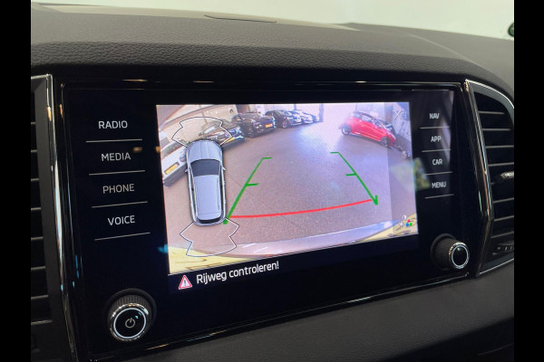Škoda Karoq 1.5 TSI 150pk DSG Style Navigatie Apple Carplay/Android Auto Parkeersensoren Camera Adaptive Cruise Control Elektrische achterklep Wegklapbare trekhaak Stoel- en stuurverwarming Ledverlichting Virtual Cockpit Climate Control