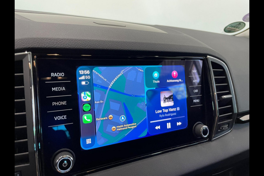 Škoda Karoq 1.5 TSI 150pk DSG Style Navigatie Apple Carplay/Android Auto Parkeersensoren Camera Adaptive Cruise Control Elektrische achterklep Wegklapbare trekhaak Stoel- en stuurverwarming Ledverlichting Virtual Cockpit Climate Control