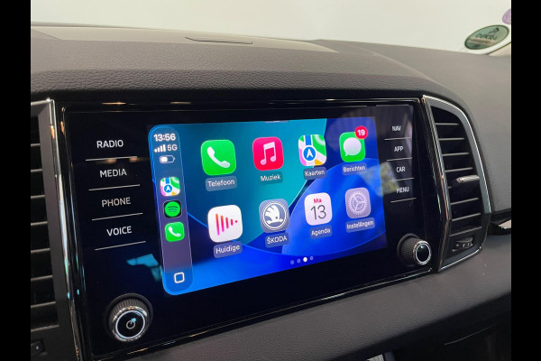 Škoda Karoq 1.5 TSI 150pk DSG Style Navigatie Apple Carplay/Android Auto Parkeersensoren Camera Adaptive Cruise Control Elektrische achterklep Wegklapbare trekhaak Stoel- en stuurverwarming Ledverlichting Virtual Cockpit Climate Control