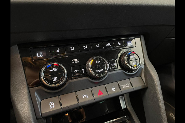 Škoda Karoq 1.5 TSI 150pk DSG Style Navigatie Apple Carplay/Android Auto Parkeersensoren Camera Adaptive Cruise Control Elektrische achterklep Wegklapbare trekhaak Stoel- en stuurverwarming Ledverlichting Virtual Cockpit Climate Control