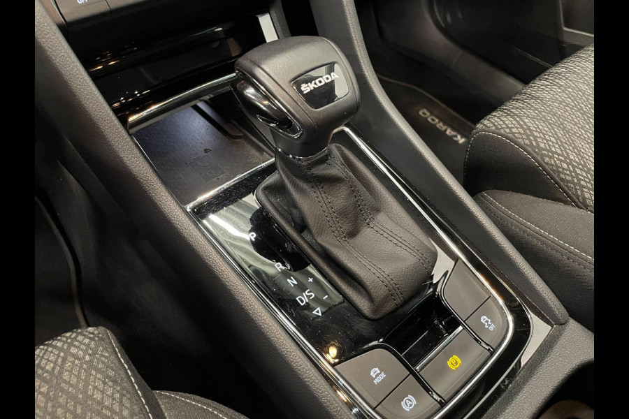 Škoda Karoq 1.5 TSI 150pk DSG Style Navigatie Apple Carplay/Android Auto Parkeersensoren Camera Adaptive Cruise Control Elektrische achterklep Wegklapbare trekhaak Stoel- en stuurverwarming Ledverlichting Virtual Cockpit Climate Control
