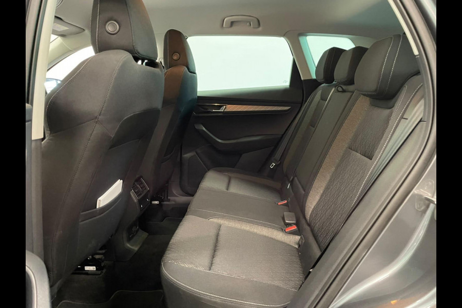 Škoda Karoq 1.5 TSI 150pk DSG Style Navigatie Apple Carplay/Android Auto Parkeersensoren Camera Adaptive Cruise Control Elektrische achterklep Wegklapbare trekhaak Stoel- en stuurverwarming Ledverlichting Virtual Cockpit Climate Control