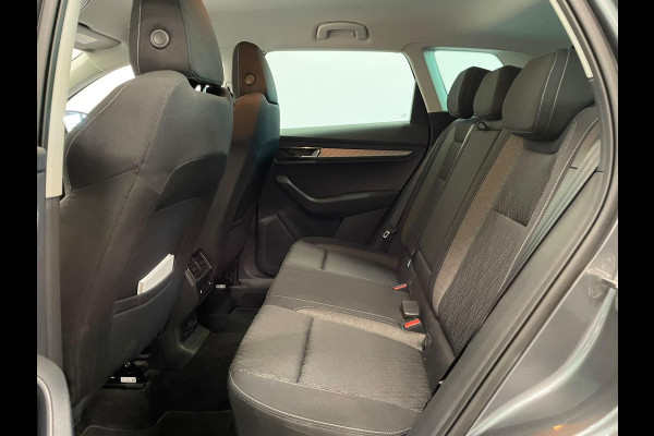 Škoda Karoq 1.5 TSI 150pk DSG Style Navigatie Apple Carplay/Android Auto Parkeersensoren Camera Adaptive Cruise Control Elektrische achterklep Wegklapbare trekhaak Stoel- en stuurverwarming Ledverlichting Virtual Cockpit Climate Control