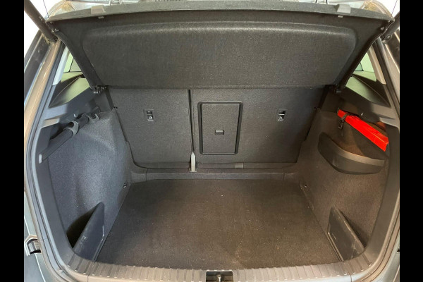 Škoda Karoq 1.5 TSI 150pk DSG Style Navigatie Apple Carplay/Android Auto Parkeersensoren Camera Adaptive Cruise Control Elektrische achterklep Wegklapbare trekhaak Stoel- en stuurverwarming Ledverlichting Virtual Cockpit Climate Control