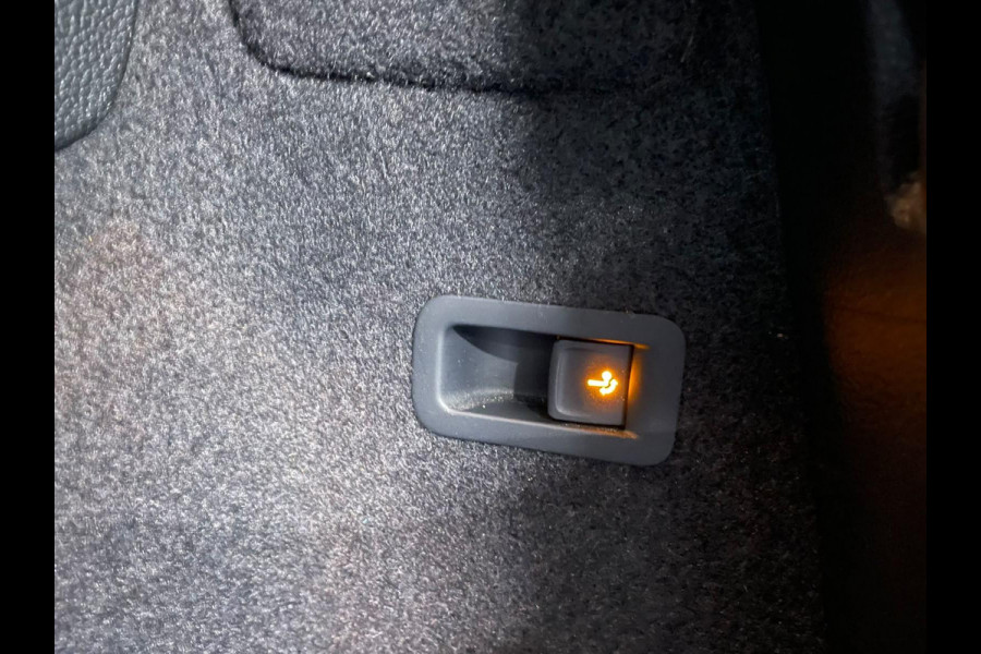 Škoda Karoq 1.5 TSI 150pk DSG Style Navigatie Apple Carplay/Android Auto Parkeersensoren Camera Adaptive Cruise Control Elektrische achterklep Wegklapbare trekhaak Stoel- en stuurverwarming Ledverlichting Virtual Cockpit Climate Control