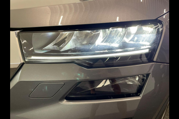 Škoda Karoq 1.5 TSI 150pk DSG Style Navigatie Apple Carplay/Android Auto Parkeersensoren Camera Adaptive Cruise Control Elektrische achterklep Wegklapbare trekhaak Stoel- en stuurverwarming Ledverlichting Virtual Cockpit Climate Control