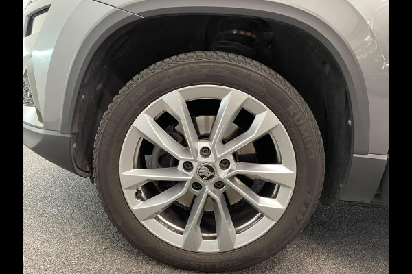 Škoda Karoq 1.5 TSI 150pk DSG Style Navigatie Apple Carplay/Android Auto Parkeersensoren Camera Adaptive Cruise Control Elektrische achterklep Wegklapbare trekhaak Stoel- en stuurverwarming Ledverlichting Virtual Cockpit Climate Control