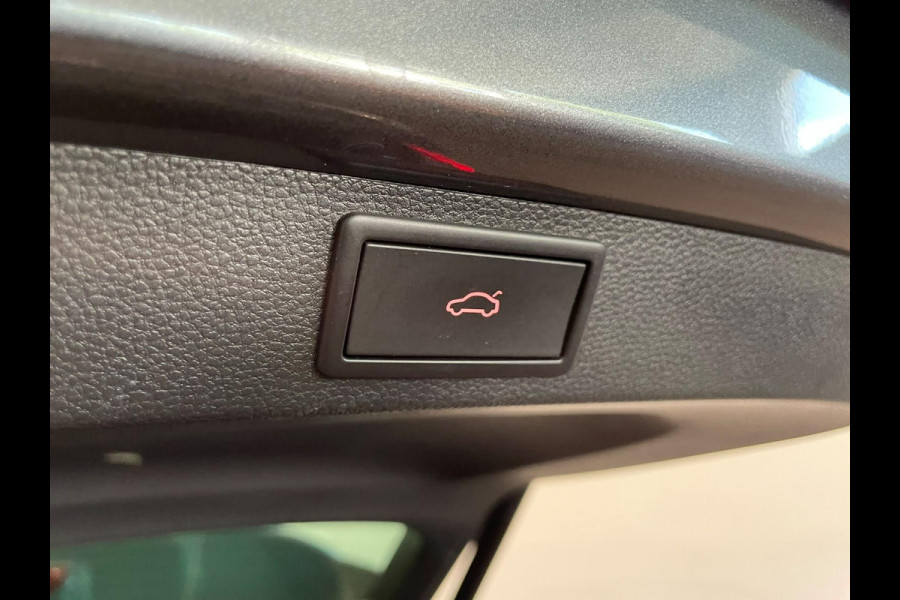 Škoda Karoq 1.5 TSI 150pk DSG Style Navigatie Apple Carplay/Android Auto Parkeersensoren Camera Adaptive Cruise Control Elektrische achterklep Wegklapbare trekhaak Stoel- en stuurverwarming Ledverlichting Virtual Cockpit Climate Control