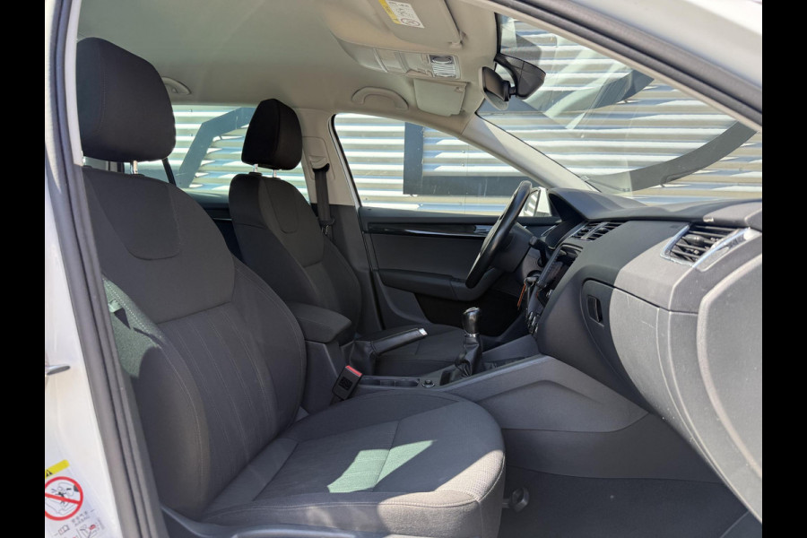 Škoda Octavia Combi 1.4 TSI Greentech Style Business 1e Eigenaar|Trekhaak|Cruise|Carplay|Stoelverw|PDC V+A|Navi|Clima|APK tot 03-2027