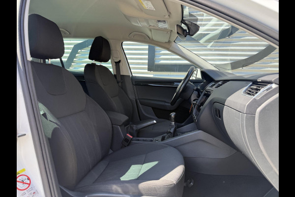 Škoda Octavia Combi 1.4 TSI Greentech Style Business 1e Eigenaar|Trekhaak|Cruise|Carplay|Stoelverw|PDC V+A|Navi|Clima|APK tot 03-2027